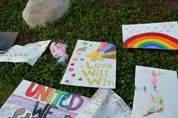 Lake Eola signs